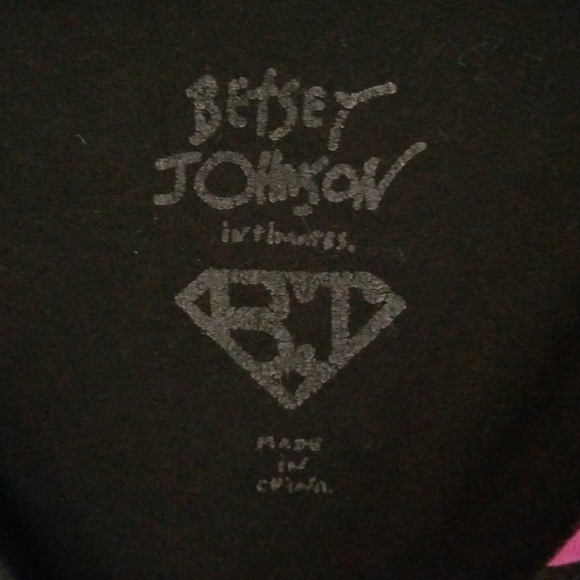 Betsy Johnson capped sleeved tee - Picture 3 of 5